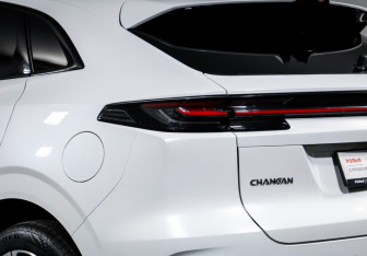 Подержанный автомобиль Changan UNI-K 2023 года (17 фото)