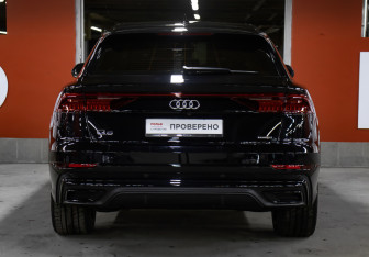 Подержанный автомобиль Audi Q8 2020 года (6 фото)
