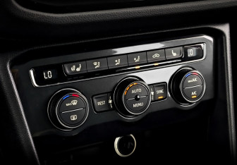 Подержанный автомобиль Volkswagen Tiguan 2017 года (26 фото)