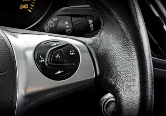 Подержанный автомобиль Ford Kuga 2013 года (27 фото)