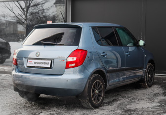 Подержанный автомобиль Skoda Fabia Hatchback 2011 года (5 фото)