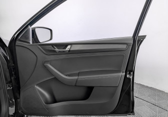 Подержанный автомобиль Skoda Rapid Liftback 2021 года (24 фото)