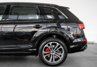 Новый Audi Q7 2025 (8 фото)