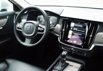Подержанный автомобиль Volvo S90 2020 года (9 фото)