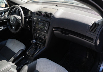 Подержанный автомобиль Skoda Octavia RS Liftback 2012 года (7 фото)