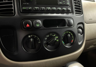 Подержанный автомобиль Ford Escape 2005 года (13 фото)