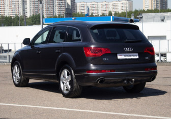 Подержанный автомобиль Audi Q7 2014 года (7 фото)