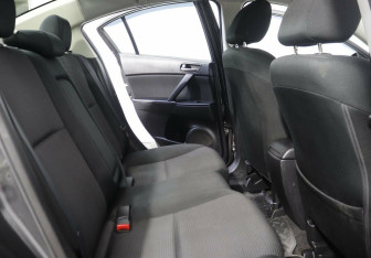 Подержанный автомобиль Mazda 3 Sedan 2012 года (13 фото)