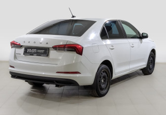 Подержанный автомобиль Skoda Rapid Liftback 2021 года (5 фото)