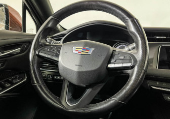 Подержанный автомобиль Cadillac XT4 2020 года (14 фото)