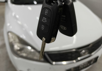 Подержанный автомобиль Kia Ceed Hatchback 2011 года (15 фото)