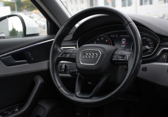 Подержанный автомобиль Audi A4 Sedan 2019 года (15 фото)