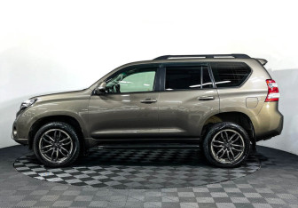 Подержанный автомобиль Toyota Land Cruiser Prado 2015 года (8 фото)