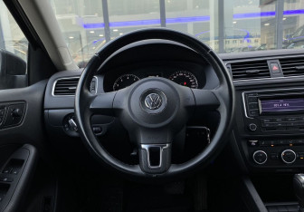 Подержанный автомобиль Volkswagen Jetta Sedan 2014 года (12 фото)