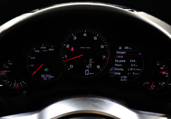 Подержанный автомобиль Porsche Cayenne 2012 года (11 фото)