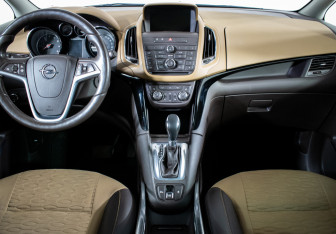 Подержанный автомобиль Opel Zafira Compactvan 2013 года (10 фото)