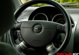 Подержанный автомобиль Chevrolet Aveo Sedan 2005 года (11 фото)