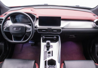 Подержанный автомобиль Geely Coolray 2022 года (13 фото)