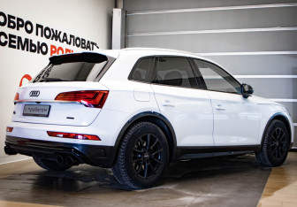 Подержанный автомобиль Audi Q5 2021 года (4 фото)