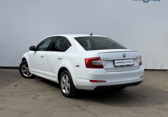 Подержанный автомобиль Skoda Octavia Liftback 2016 года (7 фото)
