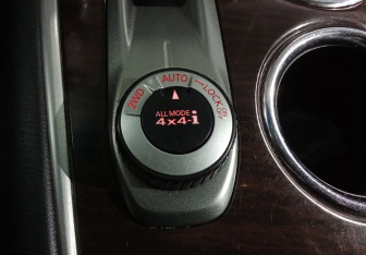 Подержанный автомобиль Nissan Pathfinder 2015 года (18 фото)