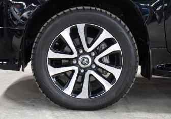 Подержанный автомобиль Toyota Land Cruiser Suv 2019 года (30 фото)