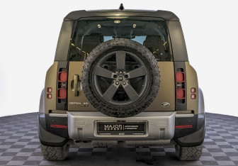Подержанный автомобиль Land Rover Defender Suv 2020 года (6 фото)