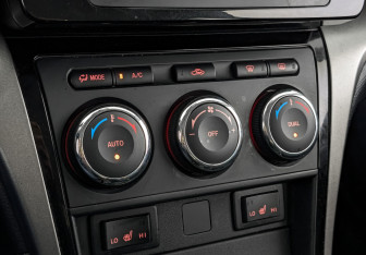 Подержанный автомобиль Mazda 6 Liftback 2012 года (25 фото)