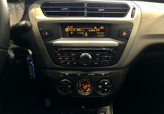 Подержанный автомобиль Citroen C-Elysee 2013 года (16 фото)