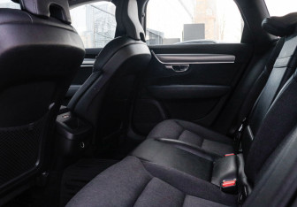 Подержанный автомобиль Volvo V90 2020 года (8 фото)