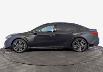 Подержанный автомобиль Toyota Camry Sedan 2024 года (8 фото)