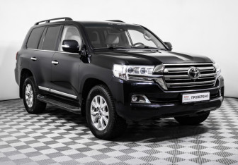 Подержанный автомобиль Toyota Land Cruiser Suv 2016 года (3 фото)
