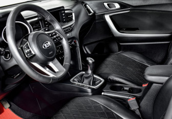 Подержанный автомобиль Kia Ceed Wagon 2019 года (14 фото)