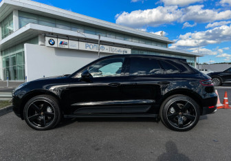 Подержанный автомобиль Porsche Macan 2016 года (8 фото)