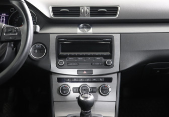 Подержанный автомобиль Volkswagen Passat Sedan 2012 года (9 фото)