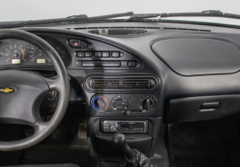 Подержанный автомобиль Chevrolet Niva 2007 года (14 фото)