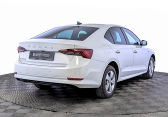 Подержанный автомобиль Skoda Octavia Liftback 2021 года (5 фото)