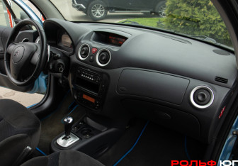 Подержанный автомобиль Citroen C3 Hatchback 2009 года (7 фото)