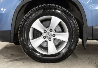 Подержанный автомобиль Volkswagen Tiguan 2011 года (22 фото)