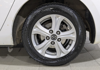 Подержанный автомобиль Mazda 3 Sedan 2012 года (12 фото)