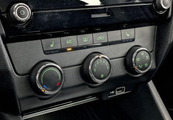 Подержанный автомобиль Skoda Octavia Liftback 2018 года (21 фото)