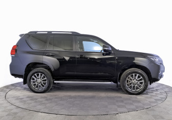 Подержанный автомобиль Toyota Land Cruiser Prado 2019 года (4 фото)