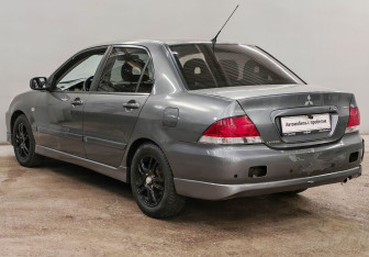 Подержанный автомобиль Mitsubishi Lancer Sedan 2006 года (7 фото)