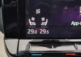 Подержанный автомобиль Skoda Octavia Liftback 2024 года (15 фото)