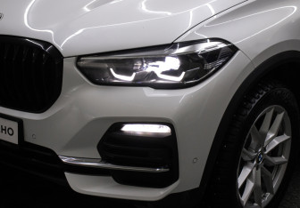 Подержанный автомобиль BMW X5 2021 года (25 фото)