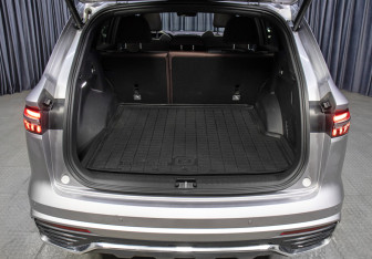 Подержанный автомобиль Geely Monjaro 2023 года (10 фото)