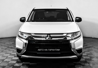 Подержанный автомобиль Mitsubishi Outlander 2015 года (2 фото)