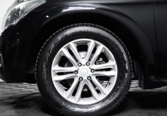 Подержанный автомобиль Infiniti QX56 2012 года (27 фото)