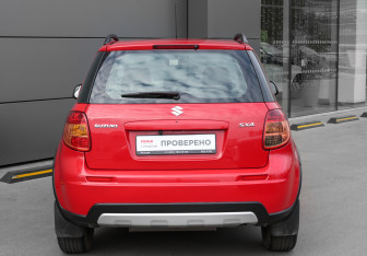 Подержанный автомобиль Suzuki SX4 Hatchback 2011 года (6 фото)