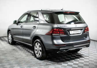 Подержанный автомобиль Mercedes-Benz GLE 2016 года (7 фото)